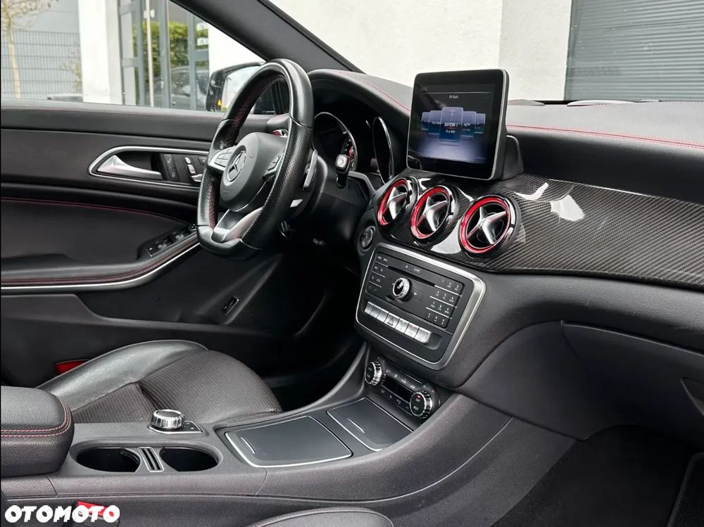 Mercedes-Benz CLA - 12
