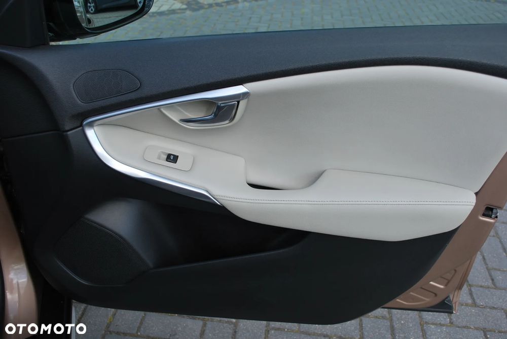 Volvo V40 Cross Country D4 Summum - 25