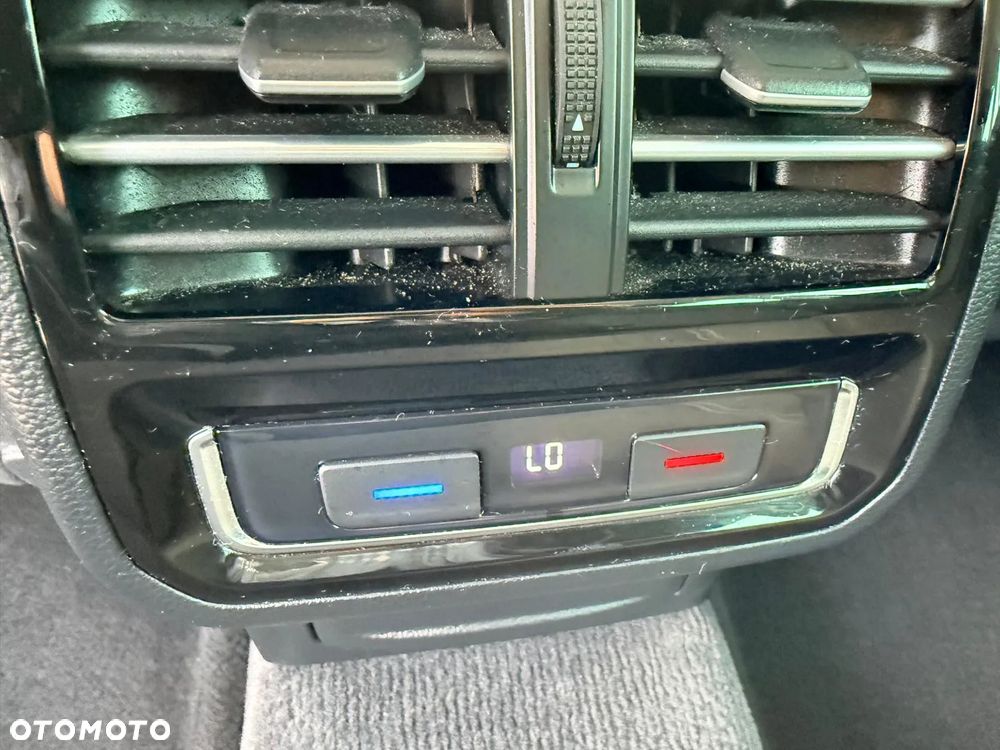 Volkswagen Passat Variant 1.6 TDI SCR DSG - 21