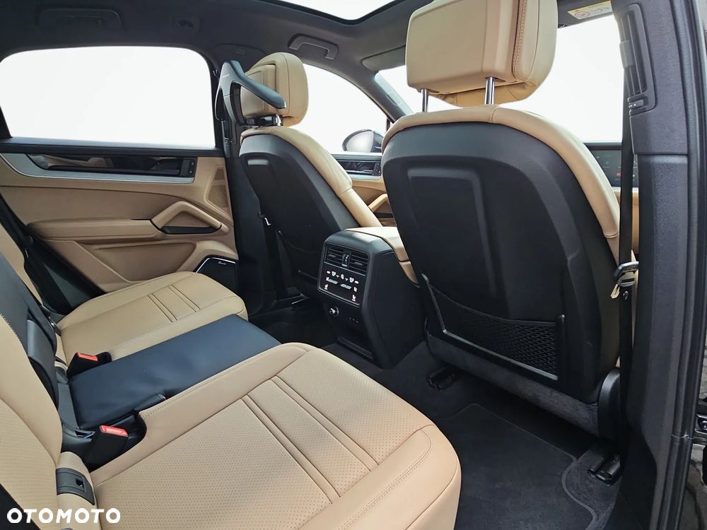 Porsche Cayenne Standard - 16