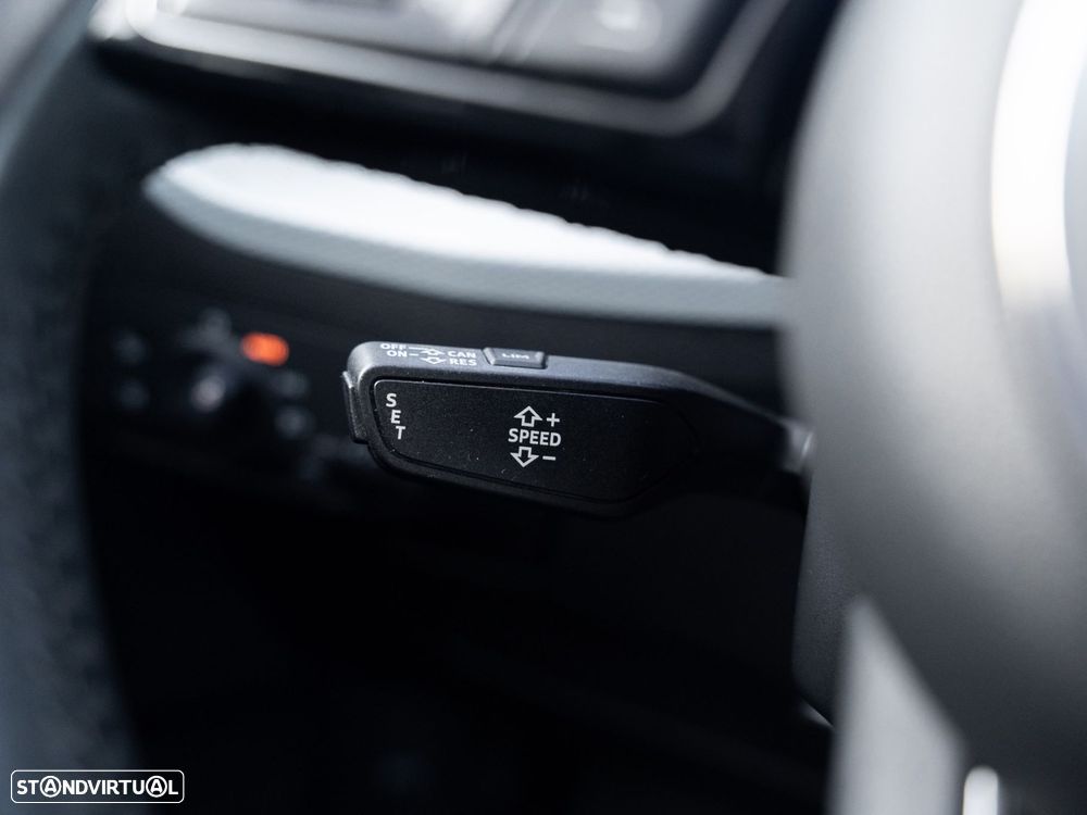 Audi Q2 30 TDI Design S tronic - 37