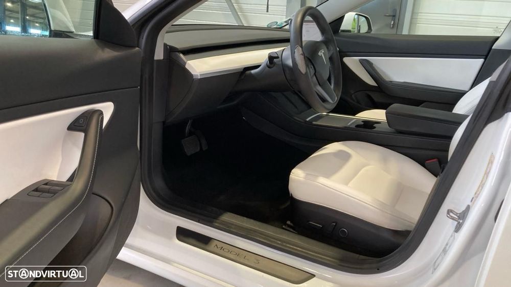 Tesla Model 3 Standard Range Plus RWD - 3