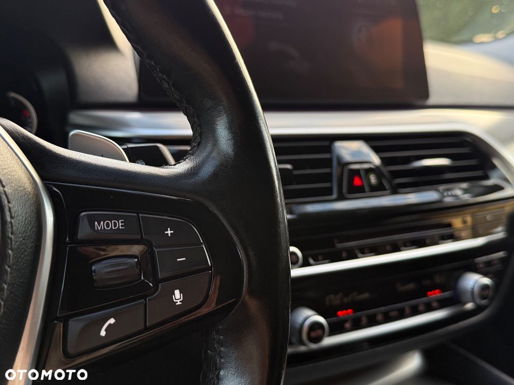 BMW Seria 5 525d Sport Line - 30