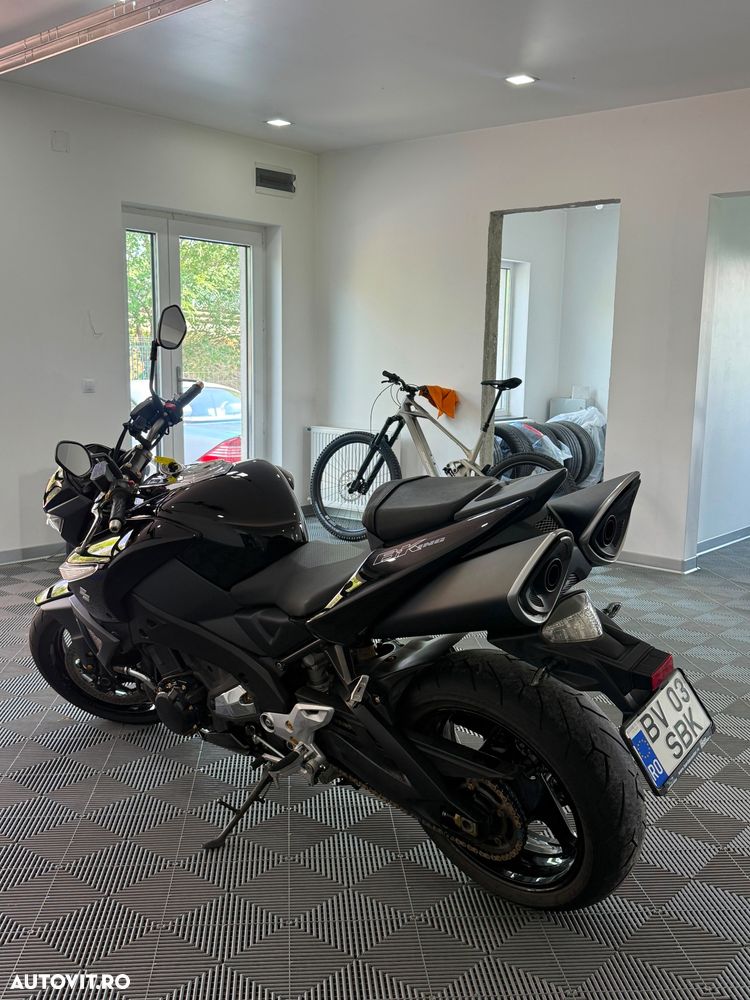 Suzuki GSX 1300 B-King - 2