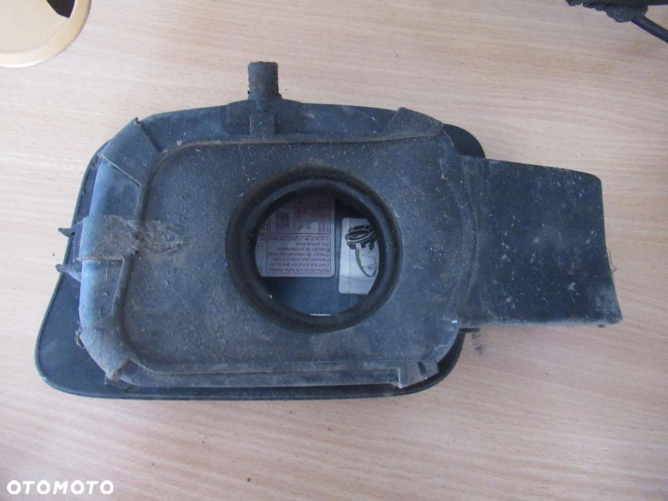 AUDI A8 D3 KLAPKA WLEWU PALIWA DIESEL - 1