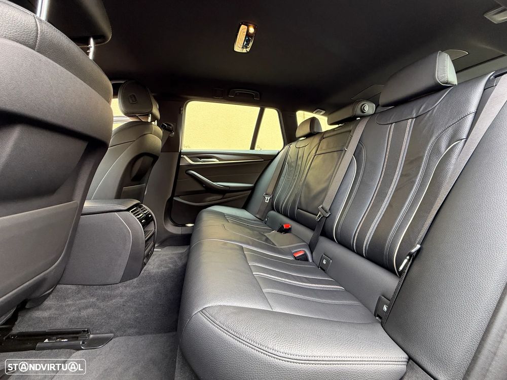 BMW 530 e Pack Desportivo M - 42