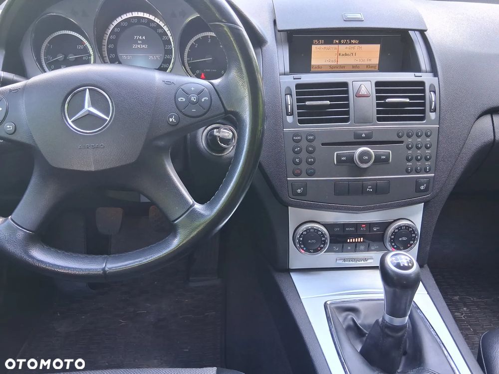 Mercedes-Benz Klasa C 200 CDI BlueEff Avantgarde - 13