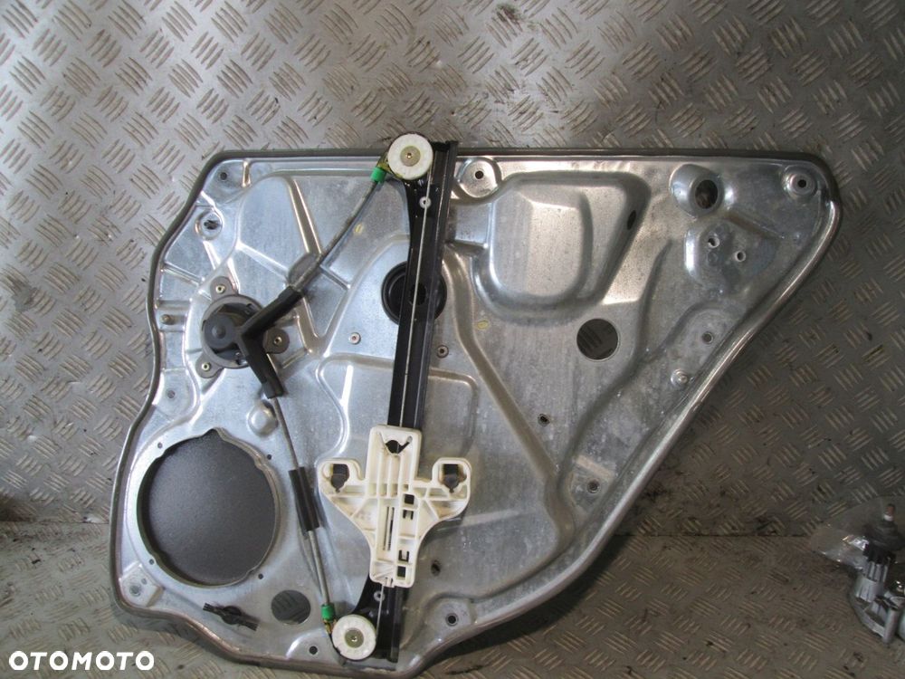 PODNOŚNIK MECHANIZM SZYBY LEWY TYŁ ELEKTRYCZNY VW POLO IV 9N 01- 5 DRZWI - 3