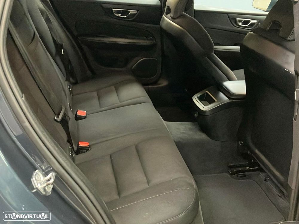Volvo V60 2.0 B4 Momentum Plus Geartronic - 17