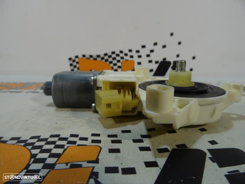 Motor Do Elevador De Vidros Mercedes-Benz C-Class (W204)  0130822442 / - 5