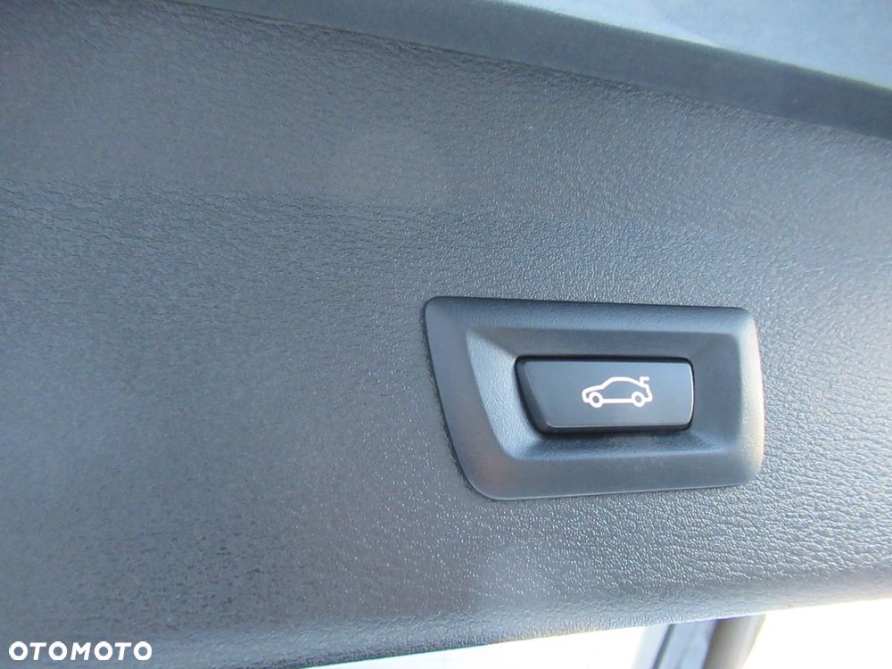 BMW X1 sDrive18i GPF - 8