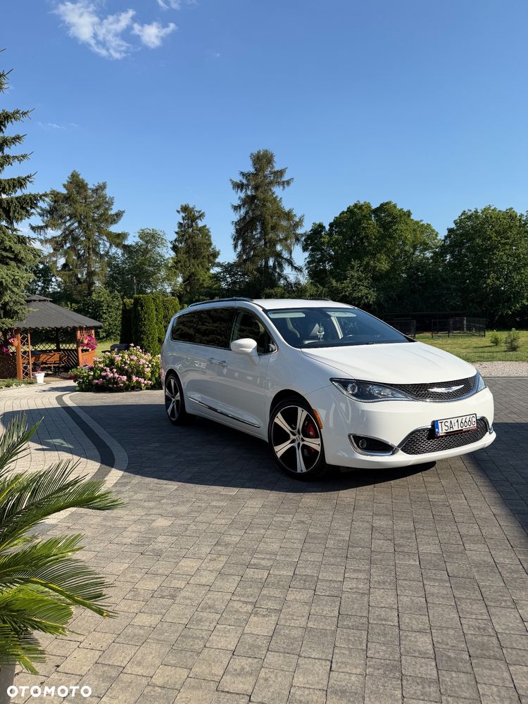 Chrysler Pacifica - 2
