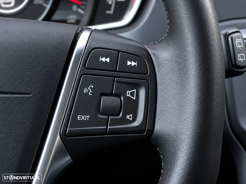 Volvo V40 2.0 D3 Momentum - 19