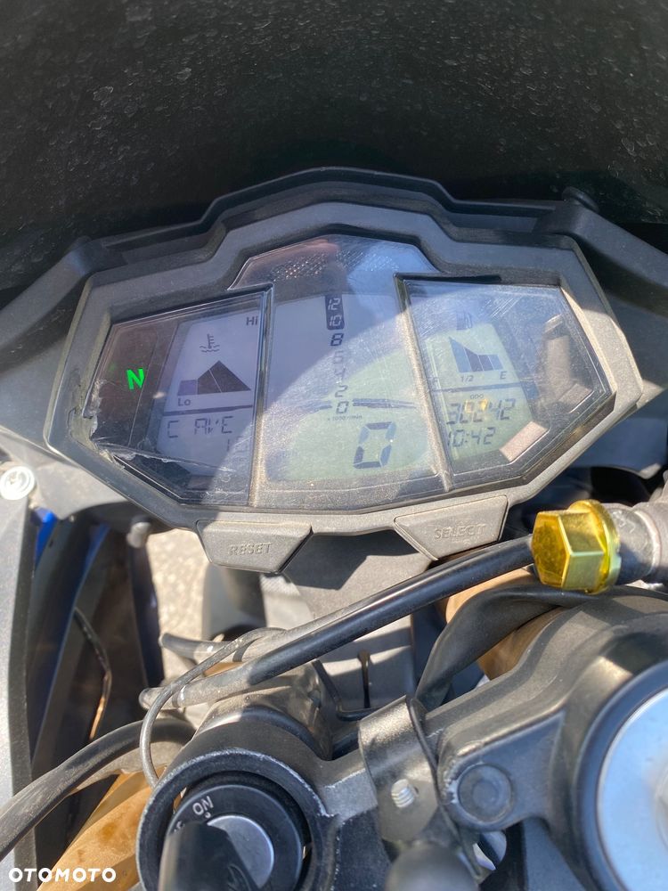 Yamaha YZF - 6
