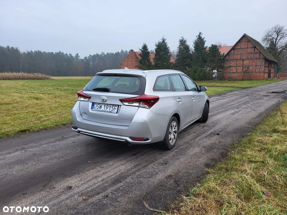 Toyota Auris 1.6 D-4D Premium - 4