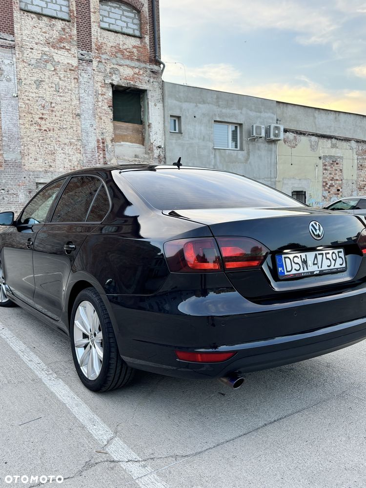 Volkswagen Jetta - 4