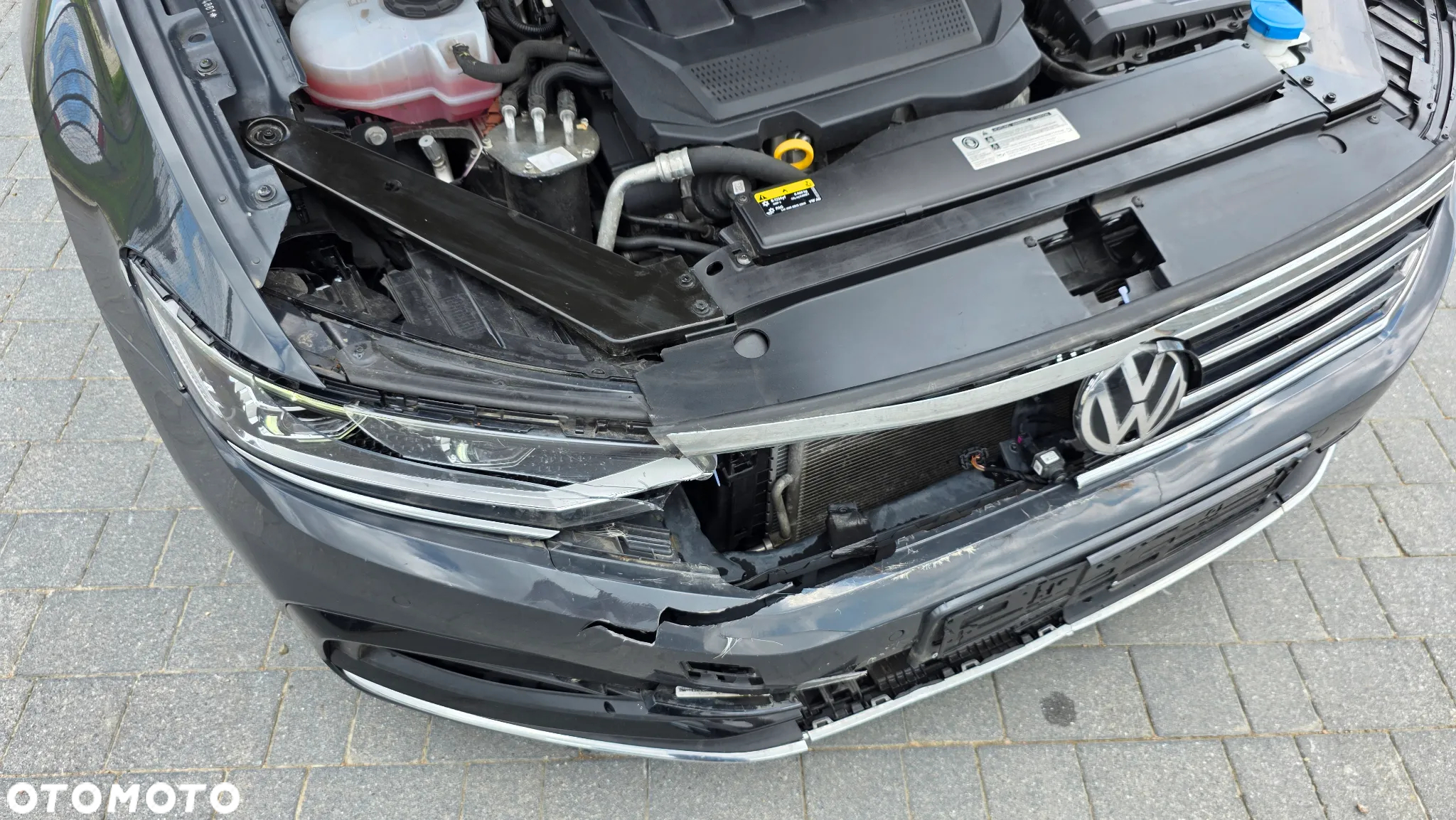 Volkswagen Passat Variant 2.0 TDI SCR DSG R-Line - 11