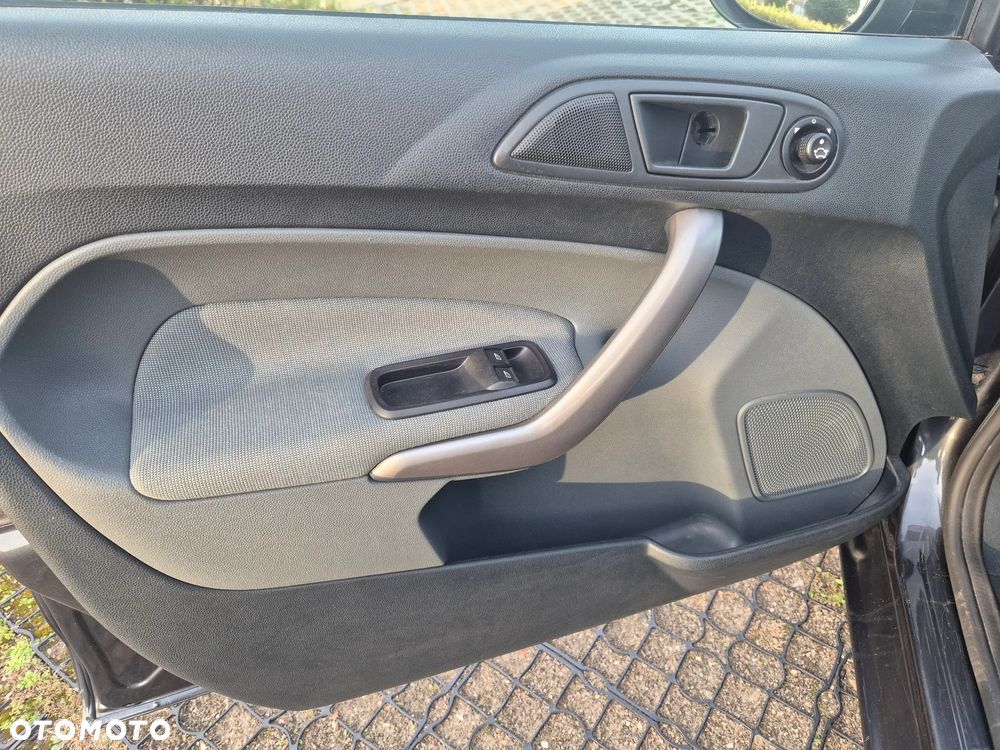 Ford Fiesta 1.25 Trend EU5 - 21