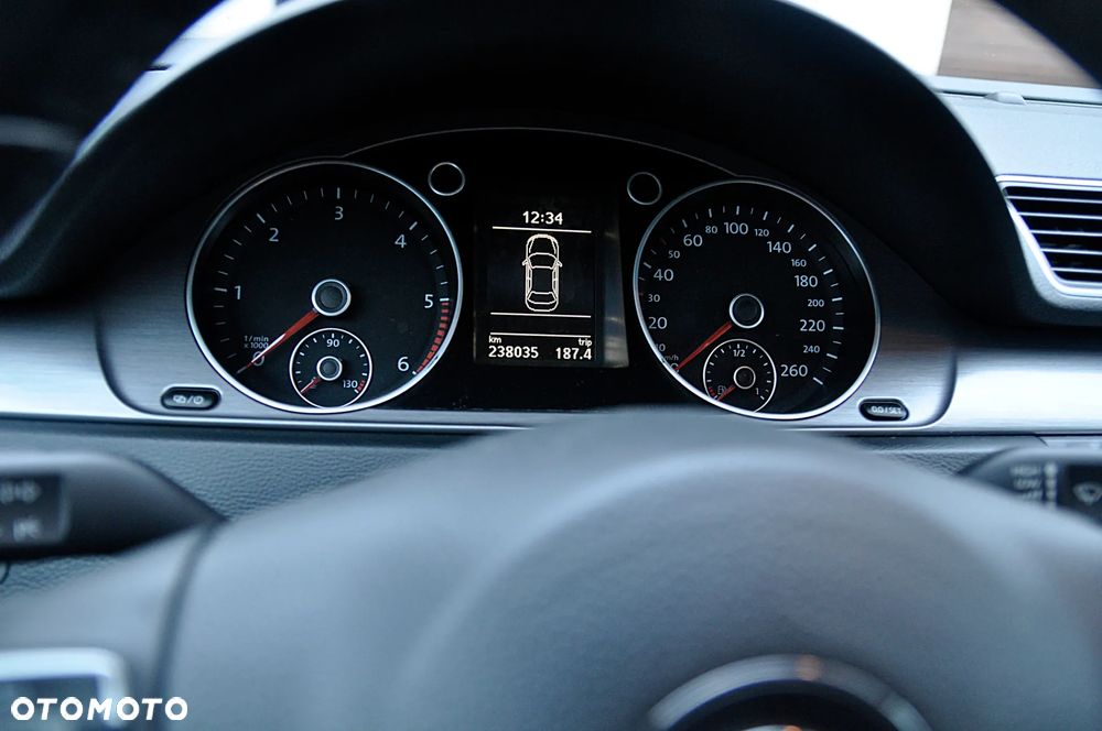 Volkswagen Passat 2.0 TDI Comfortline - 13