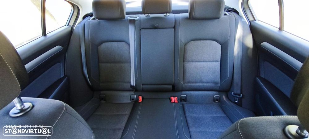 VW Passat 1.6 TDI BlueMotion - 25
