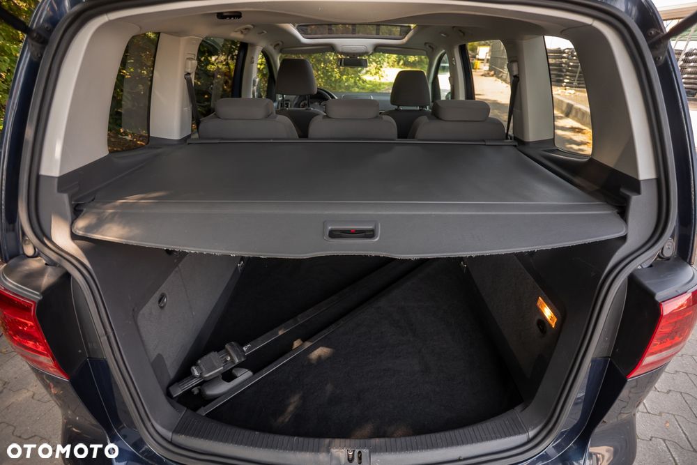 Volkswagen Touran 2.0 TDI Highline - 35