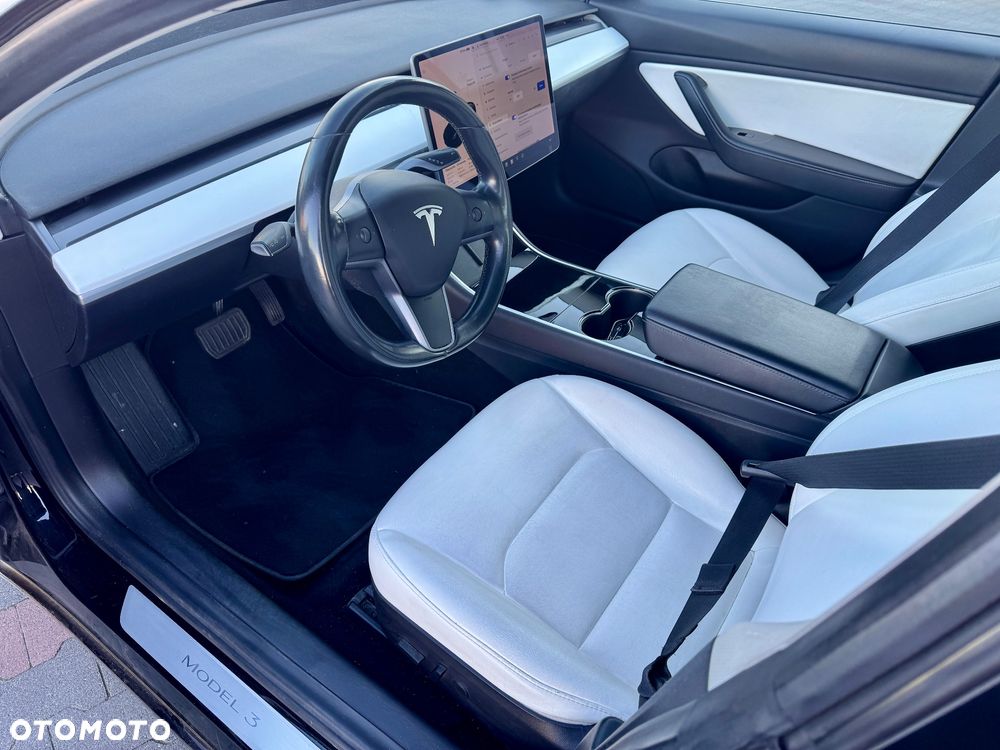 Tesla Model 3 - 8