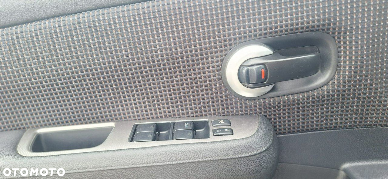 Nissan Tiida - 16