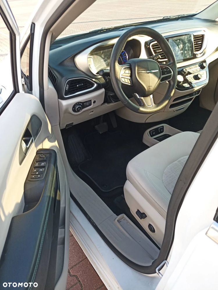 Chrysler Pacifica - 9