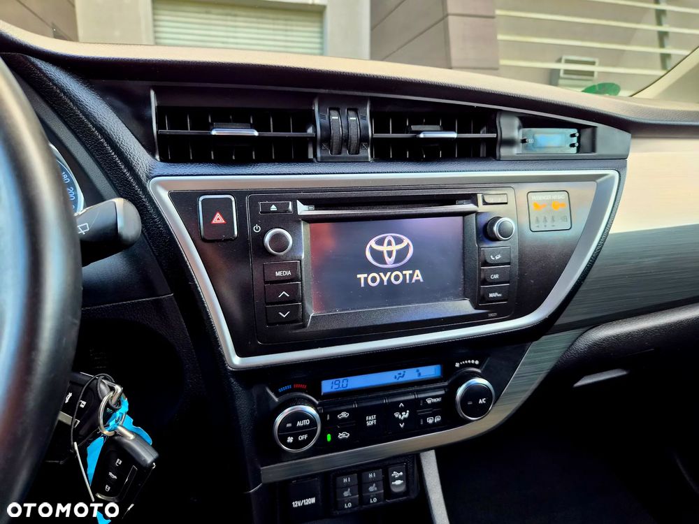 Toyota Auris 1.6 Premium - 34