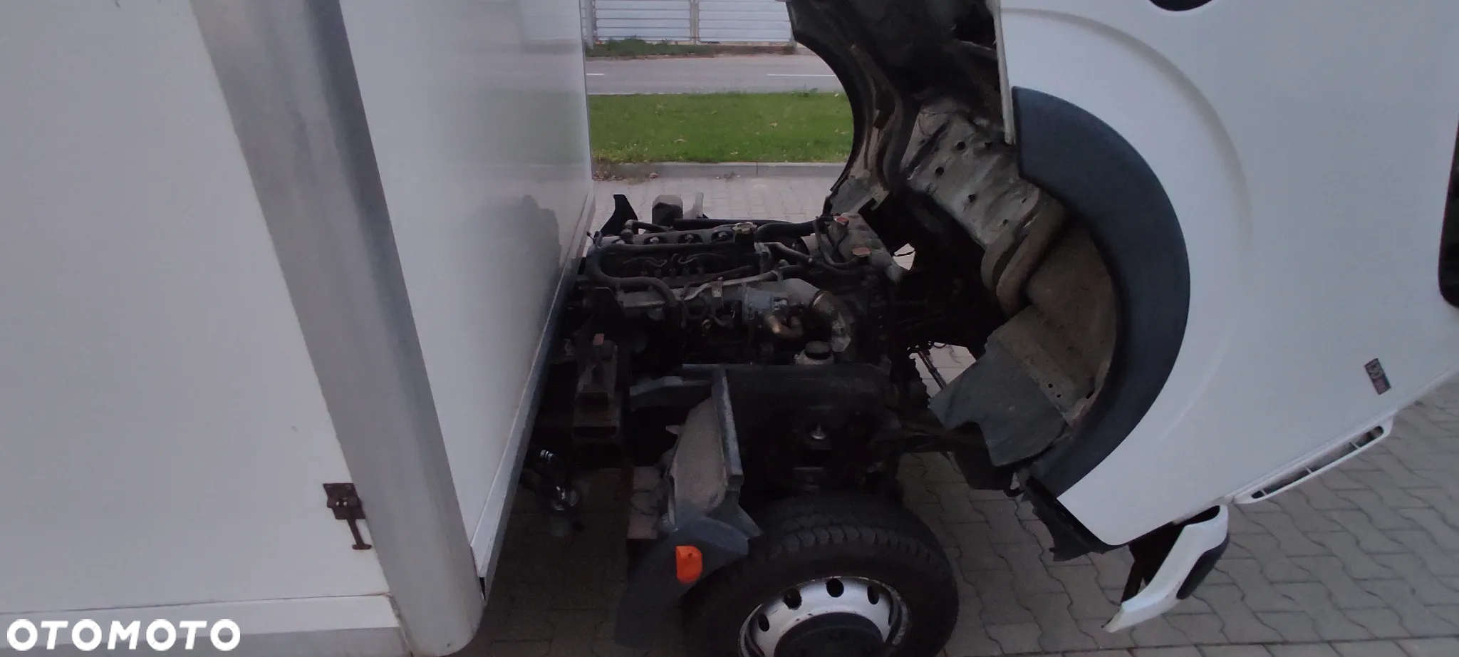 Renault Maxity - 8