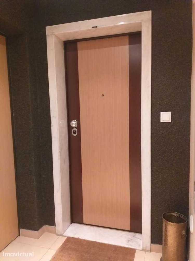 Apartamento T3 com garagem e ar condicionado - Grande imagem: 2/25