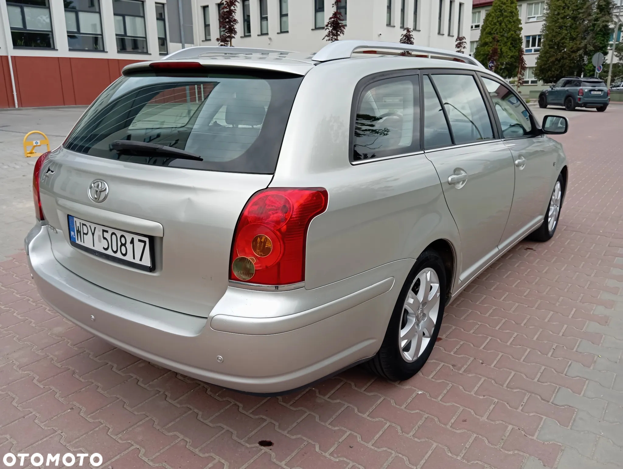 Toyota Avensis - 4