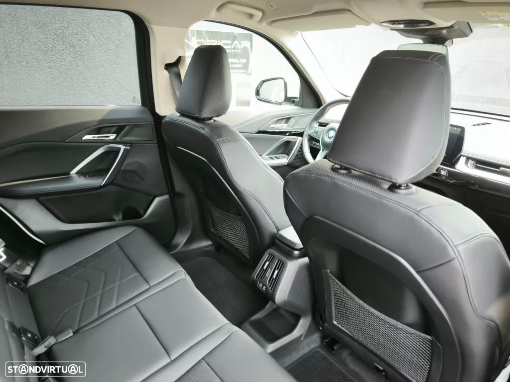 BMW iX1 eDrive20 - 33
