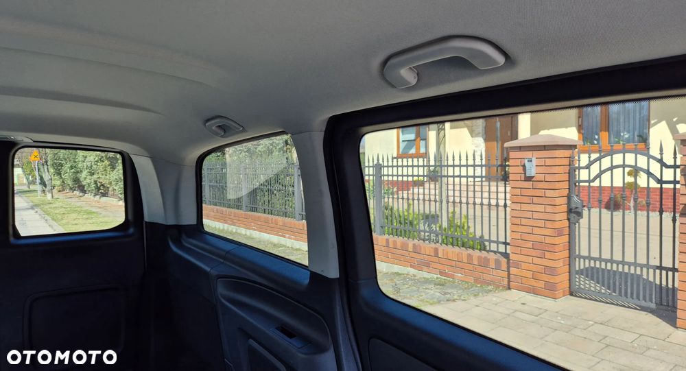 Mercedes-Benz E-VITO - 12