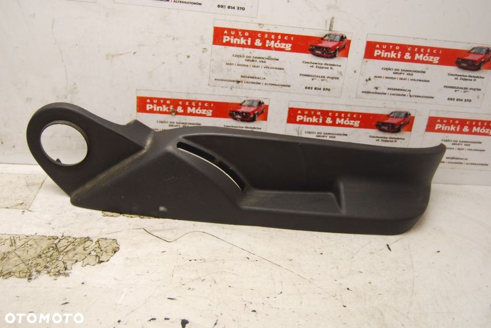 PLASTIK OSŁONA FOTELA PRAWA 8P0881326A AUDI A3 8P 5D - 1