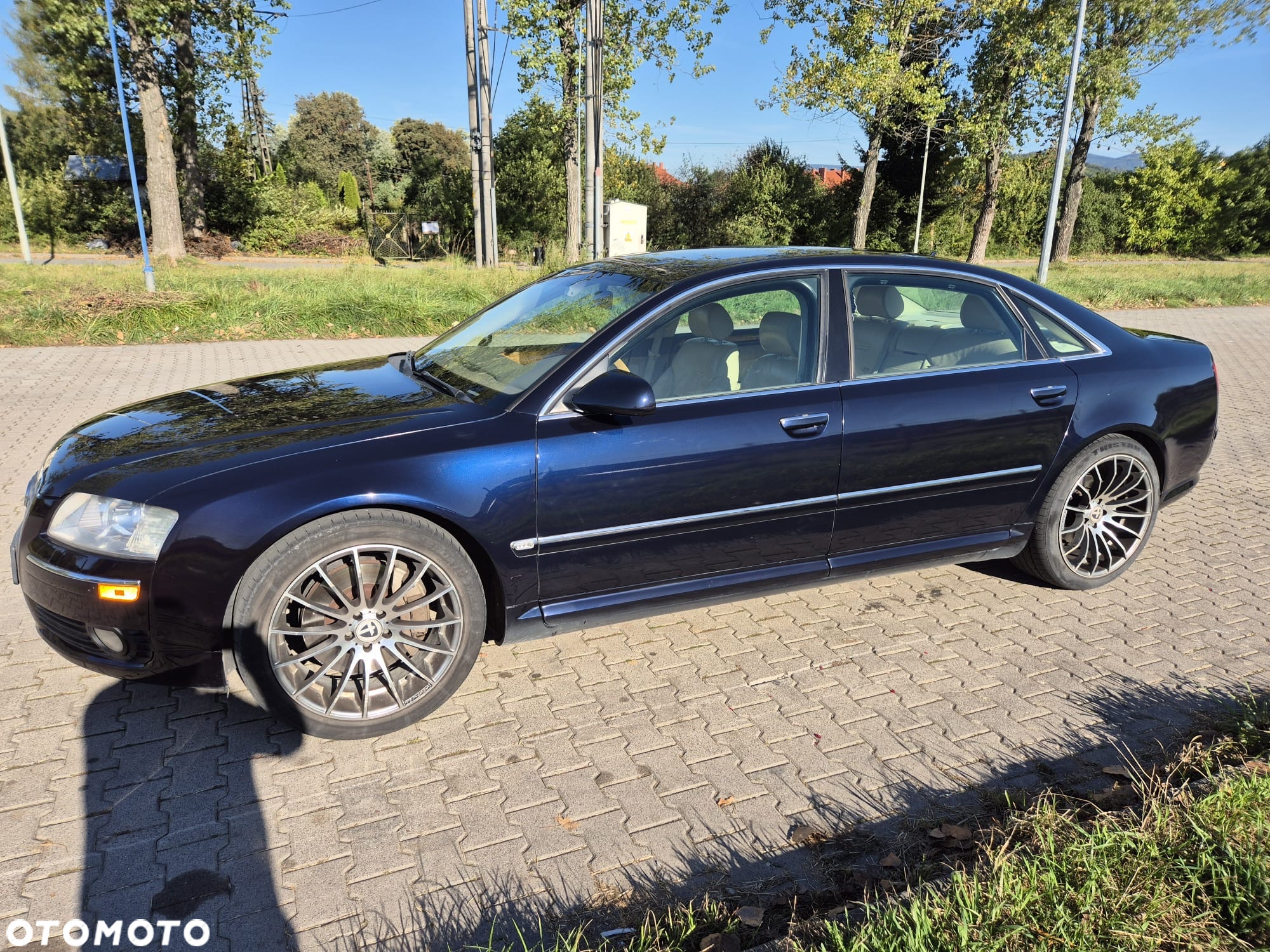 Audi A8 4.2 L Quattro - 2