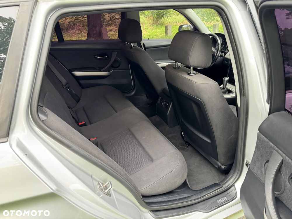 BMW Seria 3 318d - 34