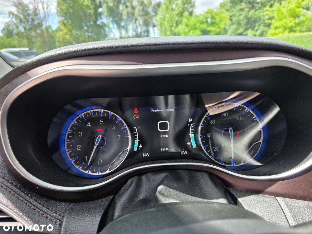 Chrysler Pacifica - 21