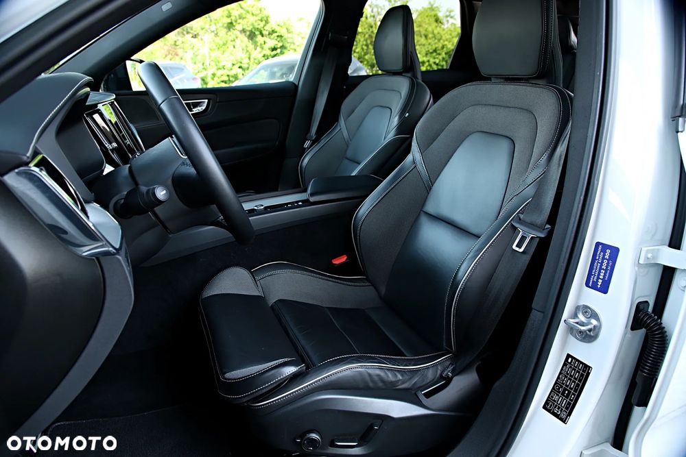 Volvo XC 60 B4 D AWD R-Design - 16