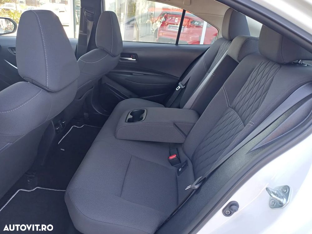 Toyota Corolla Sedan 1.8 HSD Business - 8