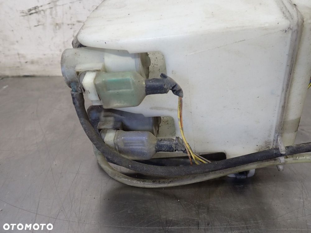 ZBIORNICZEK SPRYSKIWACZY SUZUKI SWIFT IV 1.3 LIFT - 4