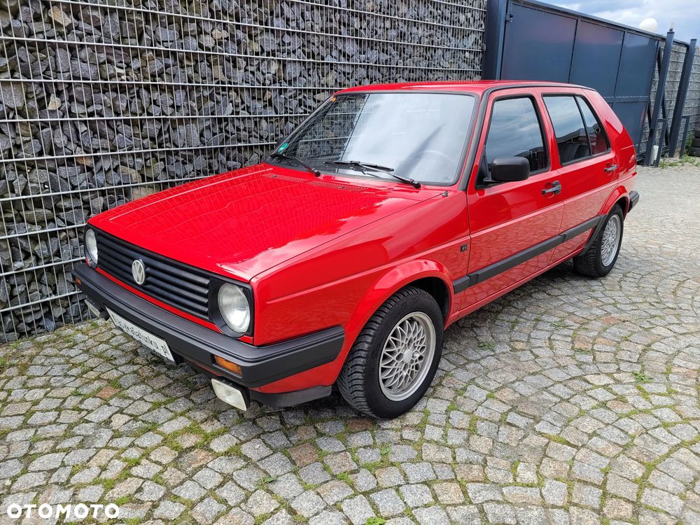 Volkswagen Golf - 1