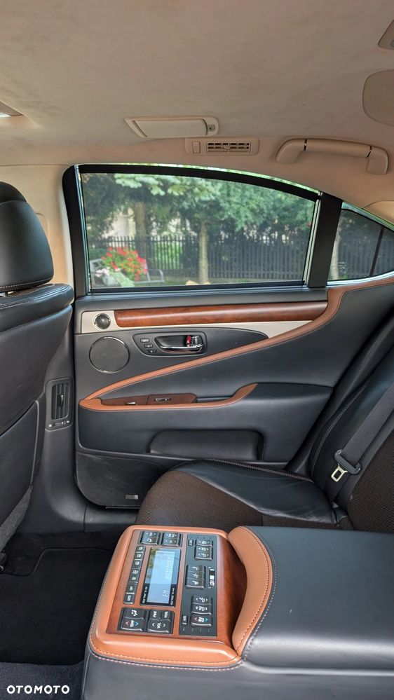 Lexus LS 460 Elite AWD - 21