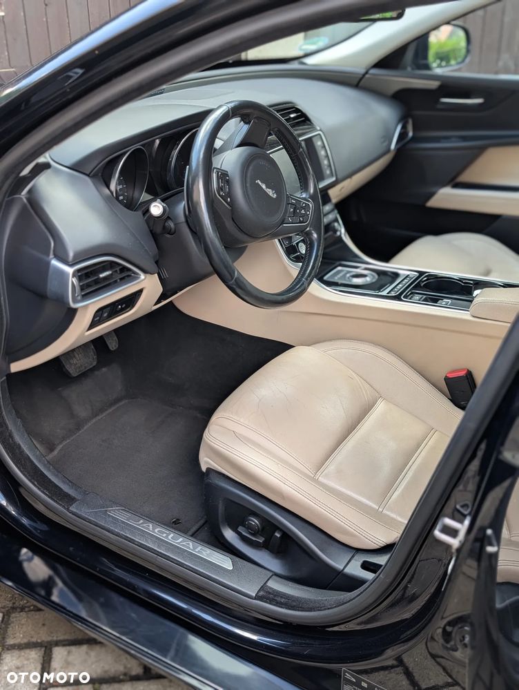 Jaguar XE 20d Prestige - 15