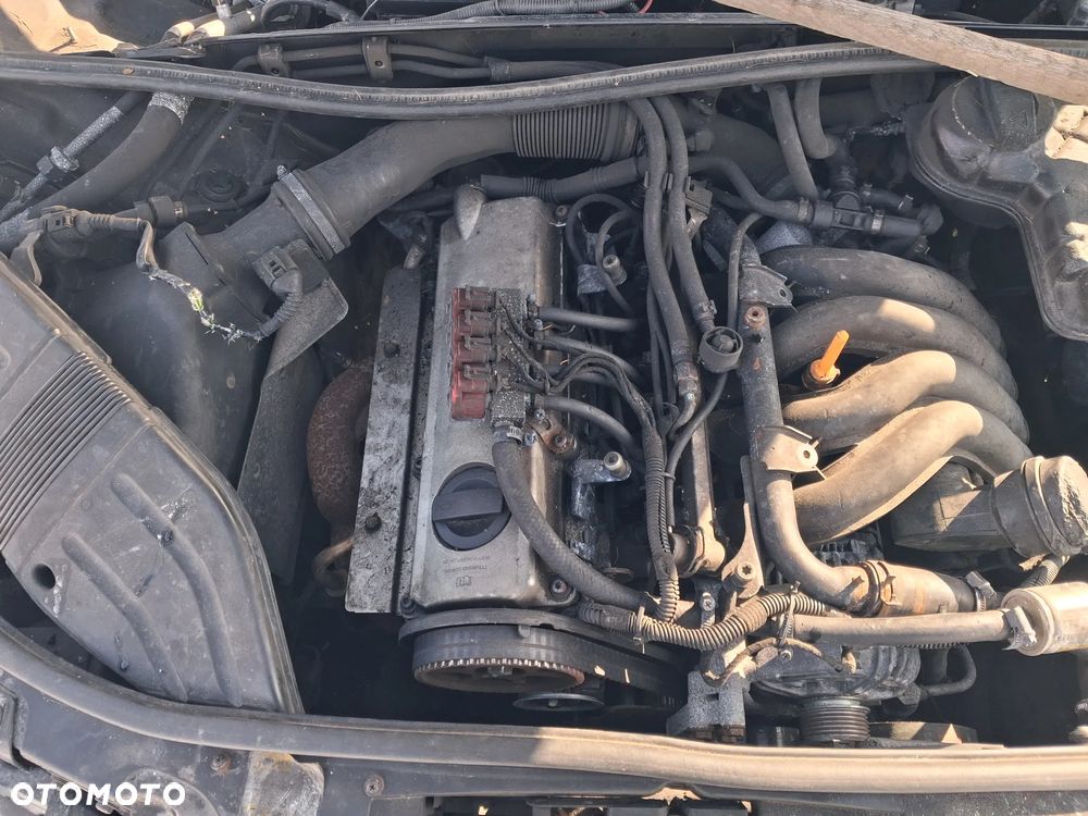 Audi A4 B6 Avant Kombi silnik 1.6 ALZ 8V 102 KM skrzynia biegów ENL drzwi klapa zderzak błotnik LY5K granatowy lampa zamek alternator rozrusznik wiązka przewód rura sterownik moduł zegary fis tempomat szyba lewarek boczek fotel niebieski panel mcperson zwrotnica belka sanki maglownica pompa mechanizm zamek zacisk kolektor lusterko tłumik wydech wykładzina tapicerka schowek głośnik wzmacniacz harman atrapa osłona listwa bagażnika małysz WSZYSTKIE CZĘŚCI NA CZĘŚCI - 8
