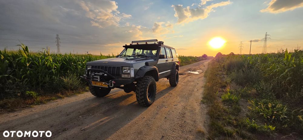 Jeep Cherokee 4.0 Limited - 8