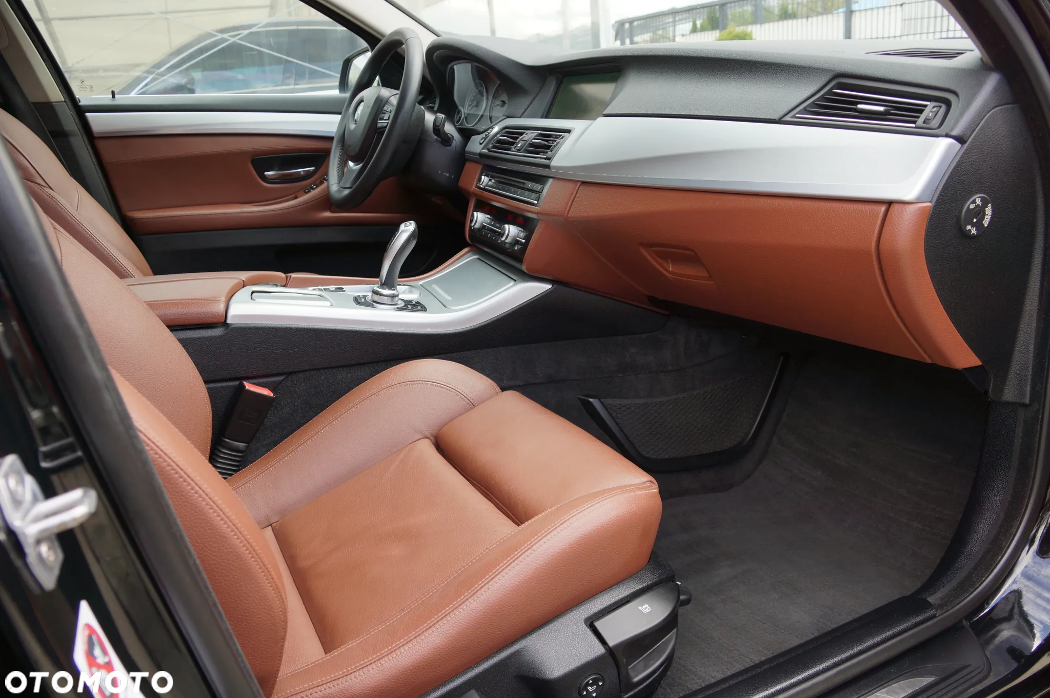 BMW Seria 5 530d xDrive Touring Sport-Aut - 30