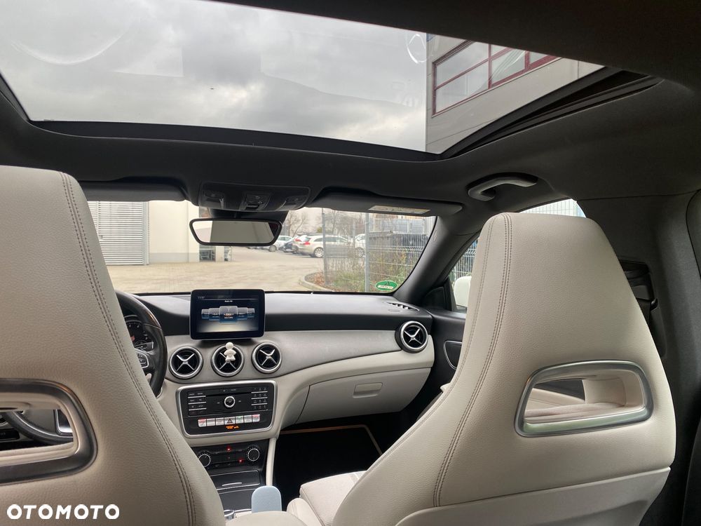 Mercedes-Benz CLA 180 7G-DCT - 11