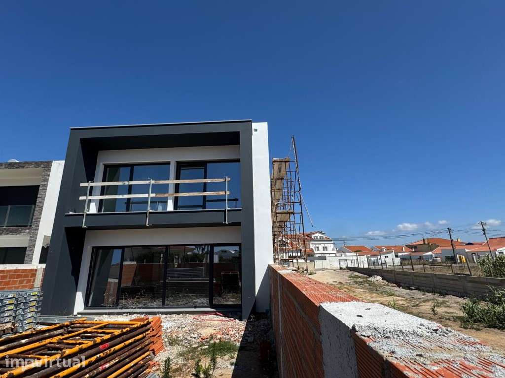 Moradia T4 Moderna em Construção - Próxima da Praia em Santa Cruz /... - Grande imagem: 3/37
