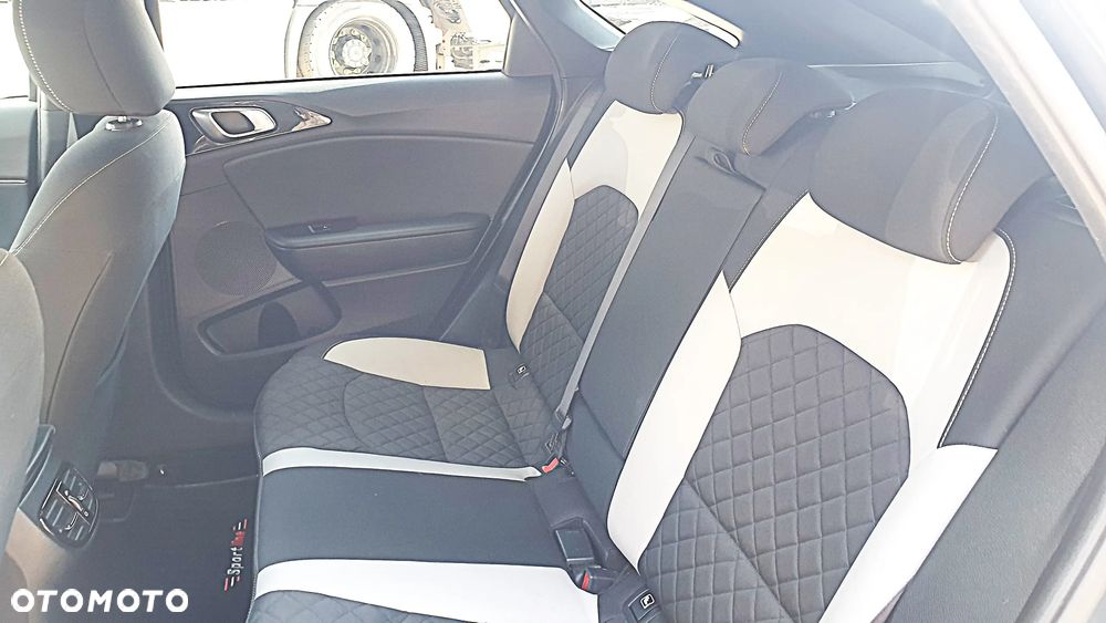 Kia ProCeed 1.5 T-GDI GT Line DCT - 17